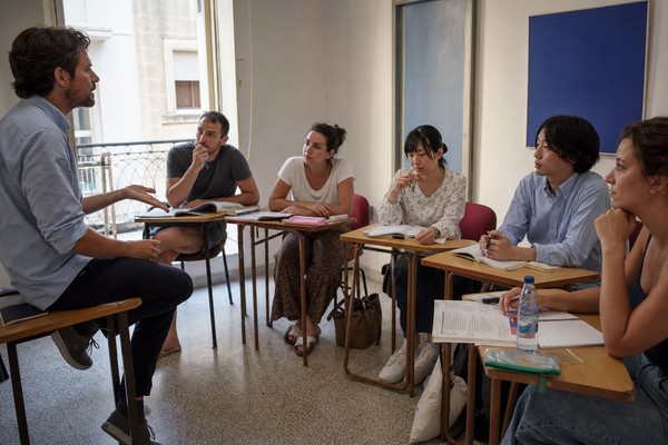 マルタの語学学校で授業を受ける留学生